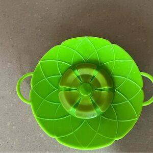 Pampered Chef Boil Over No More Silicone Lid